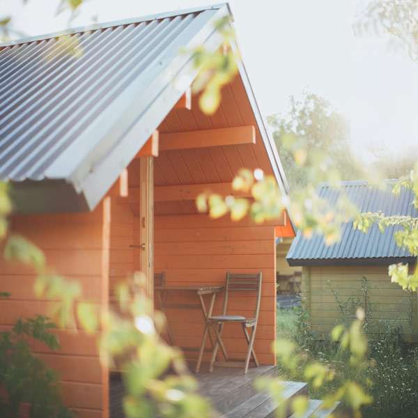 Kisház modern trapézlemez tetővel