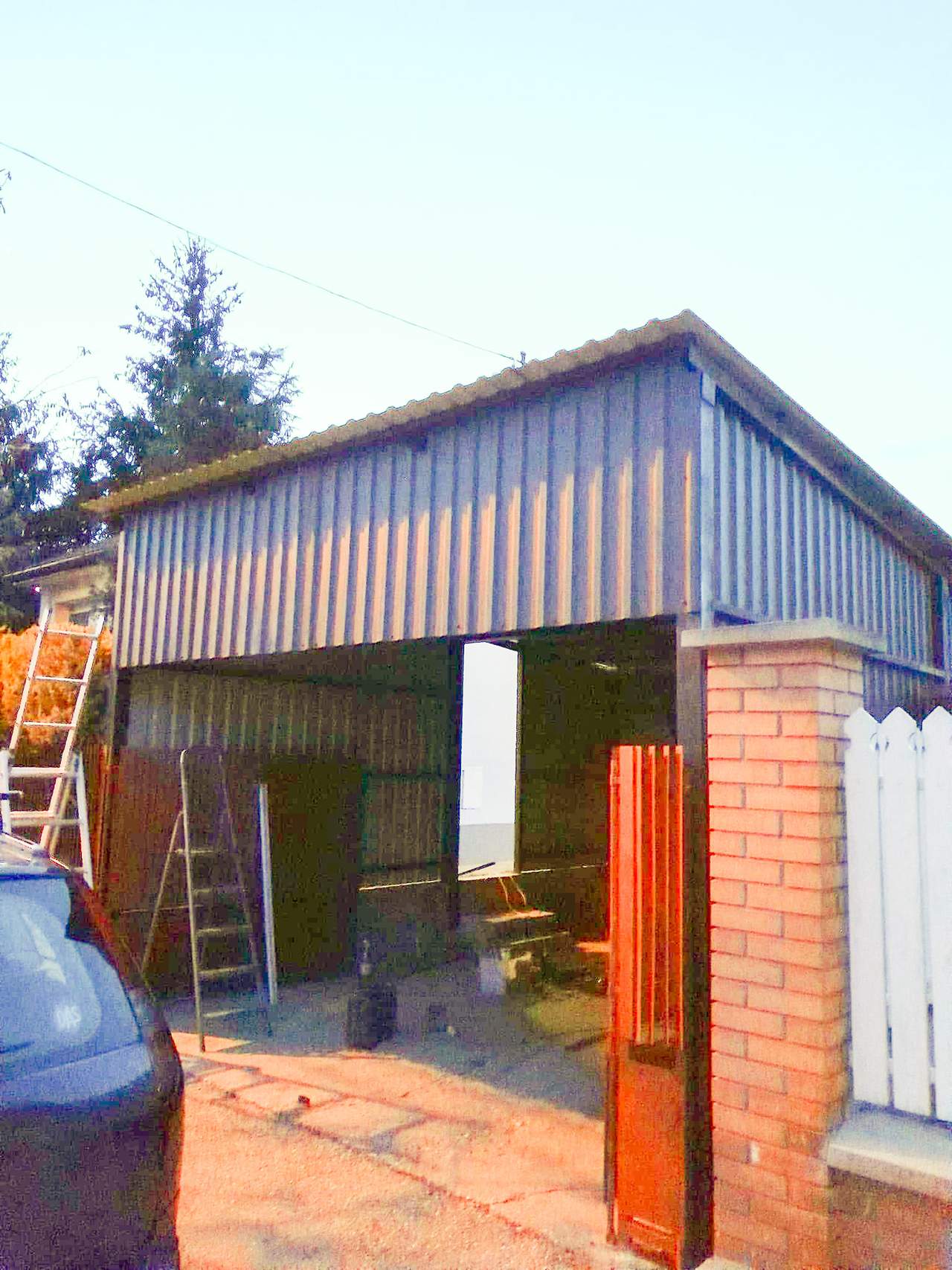 Trapézlemez garázs fal és tető – komplett melléképület