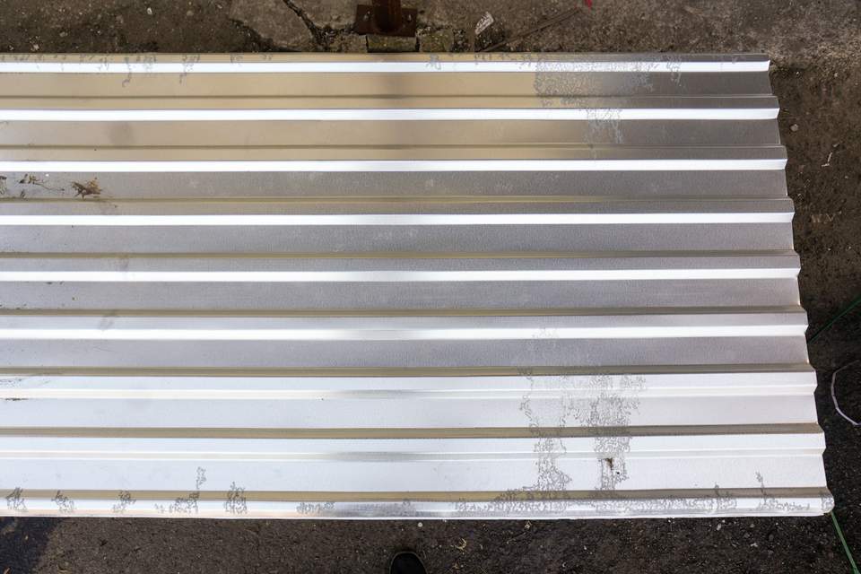 Discounted second-grade corrugated sheet stock on hand