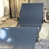 Antracit trapézlemez felület közelről