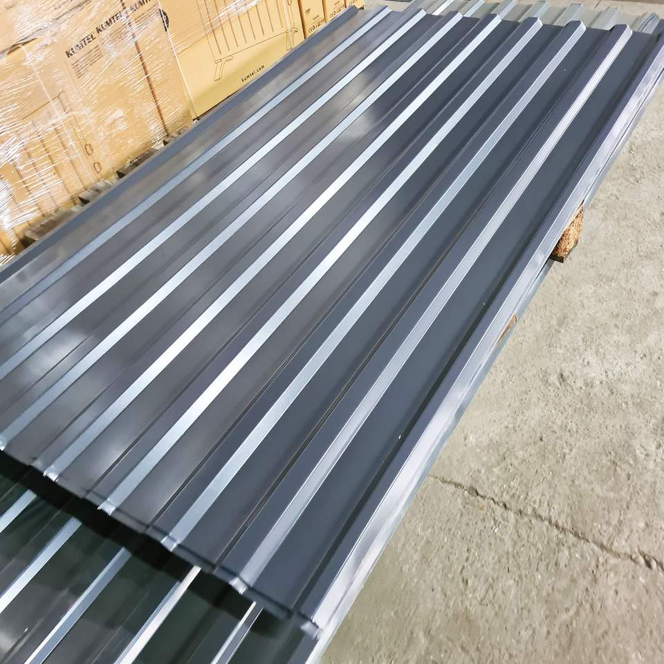 Antracit trapézlemez kész lemez műhelyben