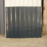 Antracit trapézlemez épületen