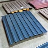 Antracit trapézlemez kerítésen