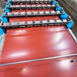 Cserépvörös trapézlemez gyártás gépen