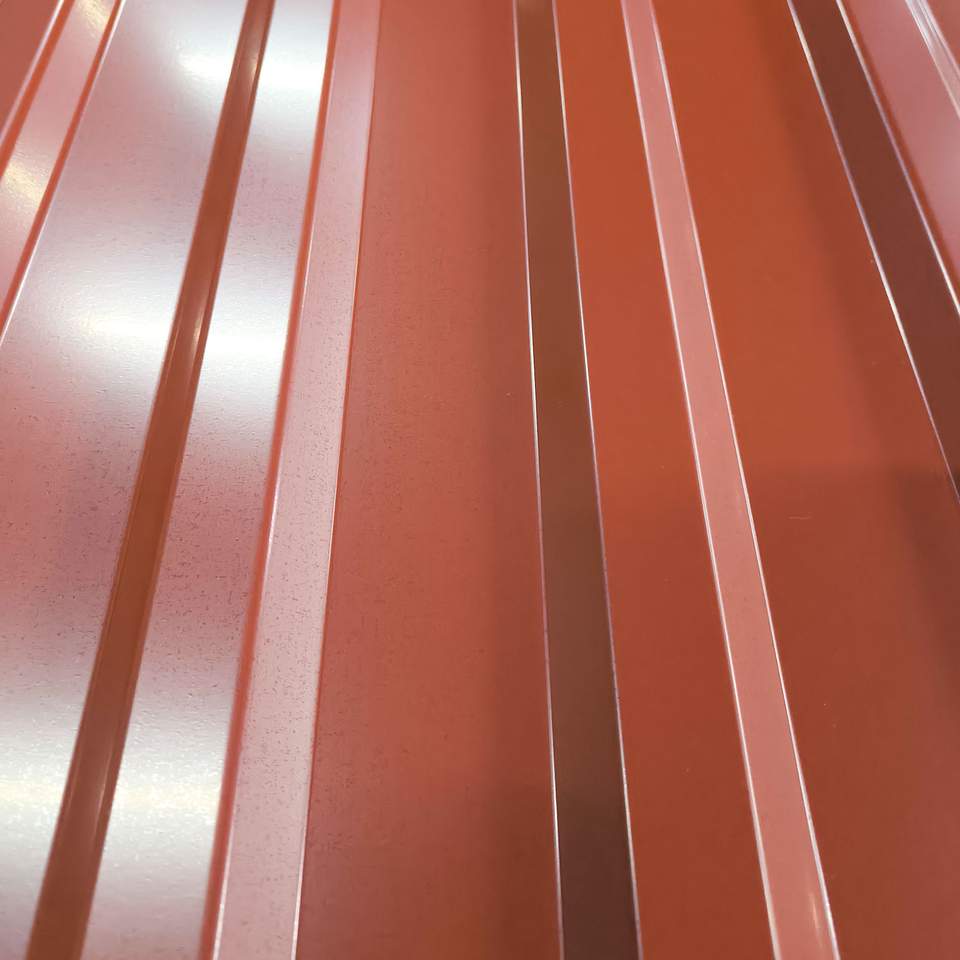 Cserépvörös trapézlemez profil közelről