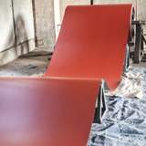 Cserépvörös trapézlemez tekercs kifejtése