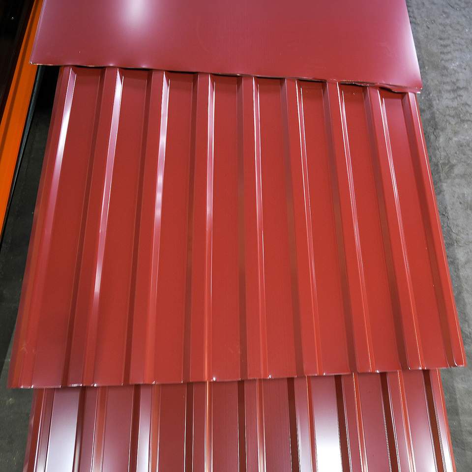 Cserépvörös trapézlemez részlet