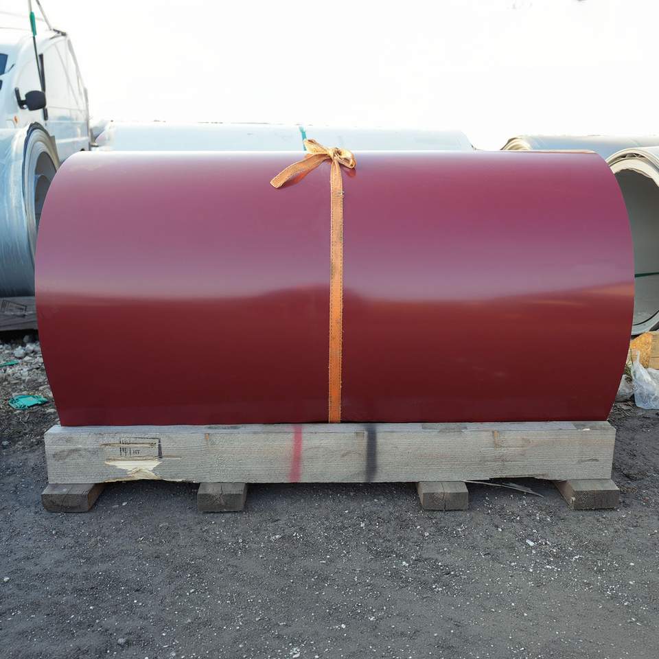 Cserépvörös trapézlemez tetőn