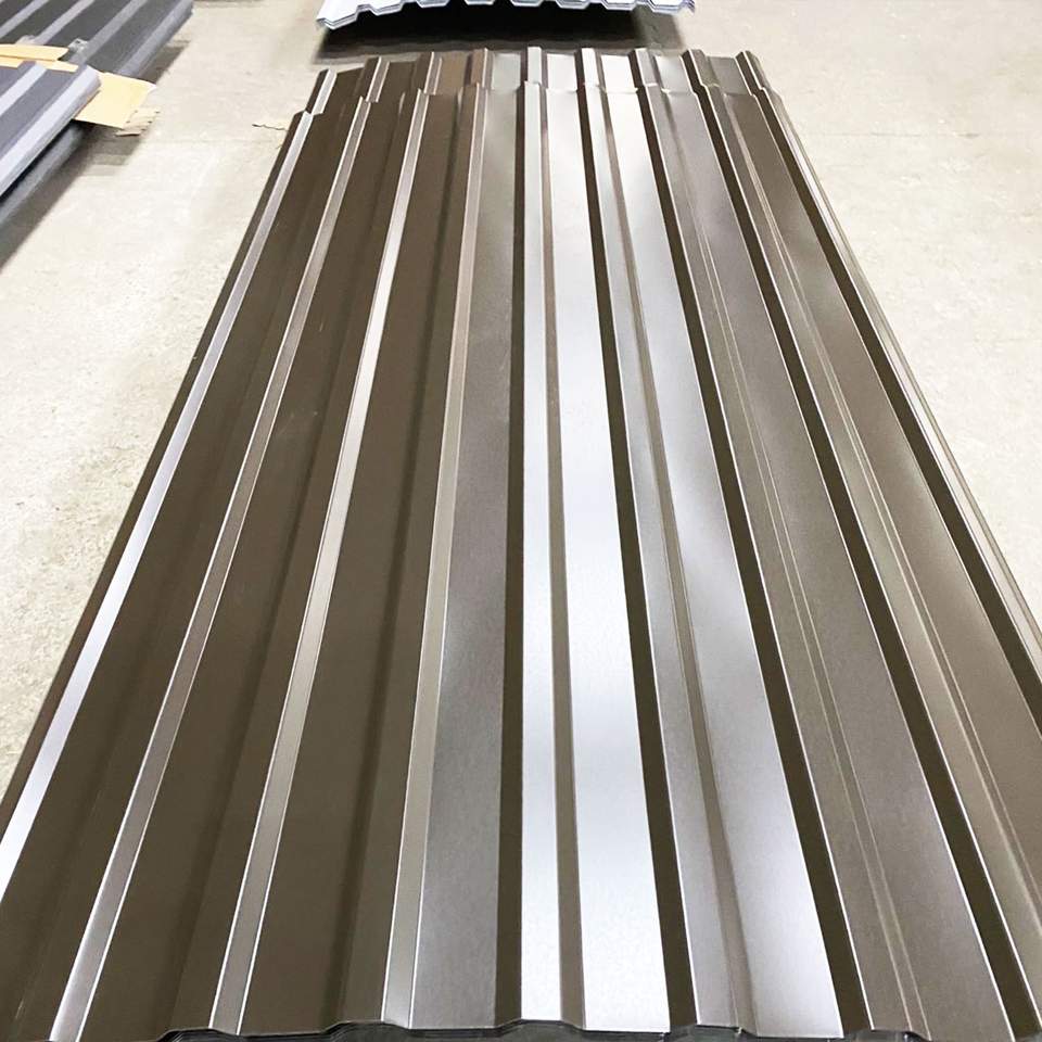 Csokoládébarna trapézlemez gyártás gépen