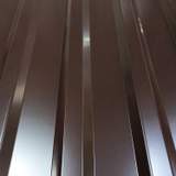 Csokoládébarna trapézlemez profil közelről