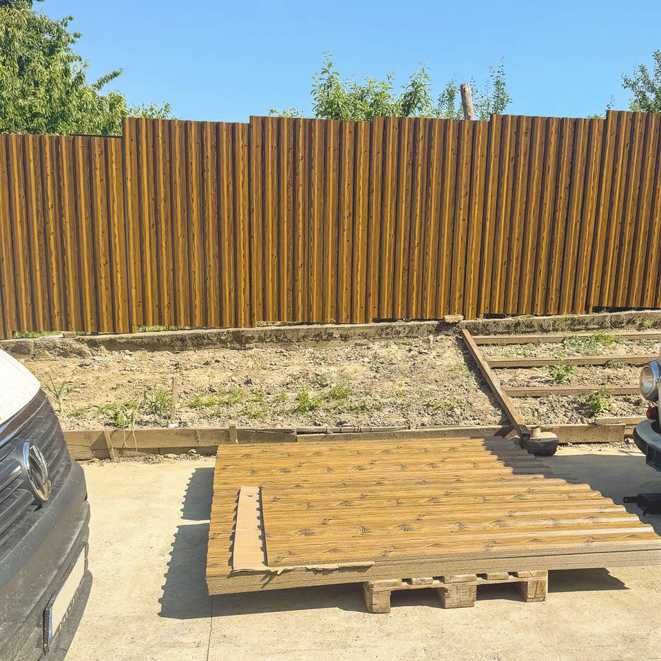 Famintás trapézlemez kerítésen