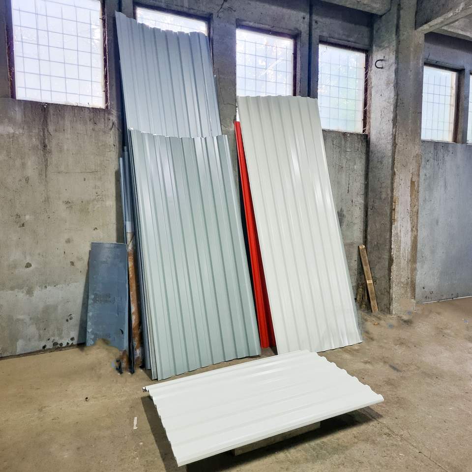 Fehér, törtfehér és natúr horganyzott trapézlemezek