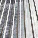 Horganyzott trapézlemez felület közelről