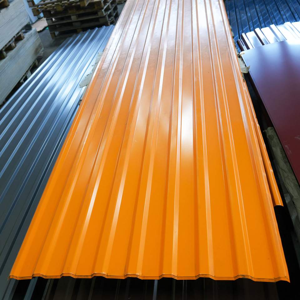 Narancssárga trapézlemez felszerelve