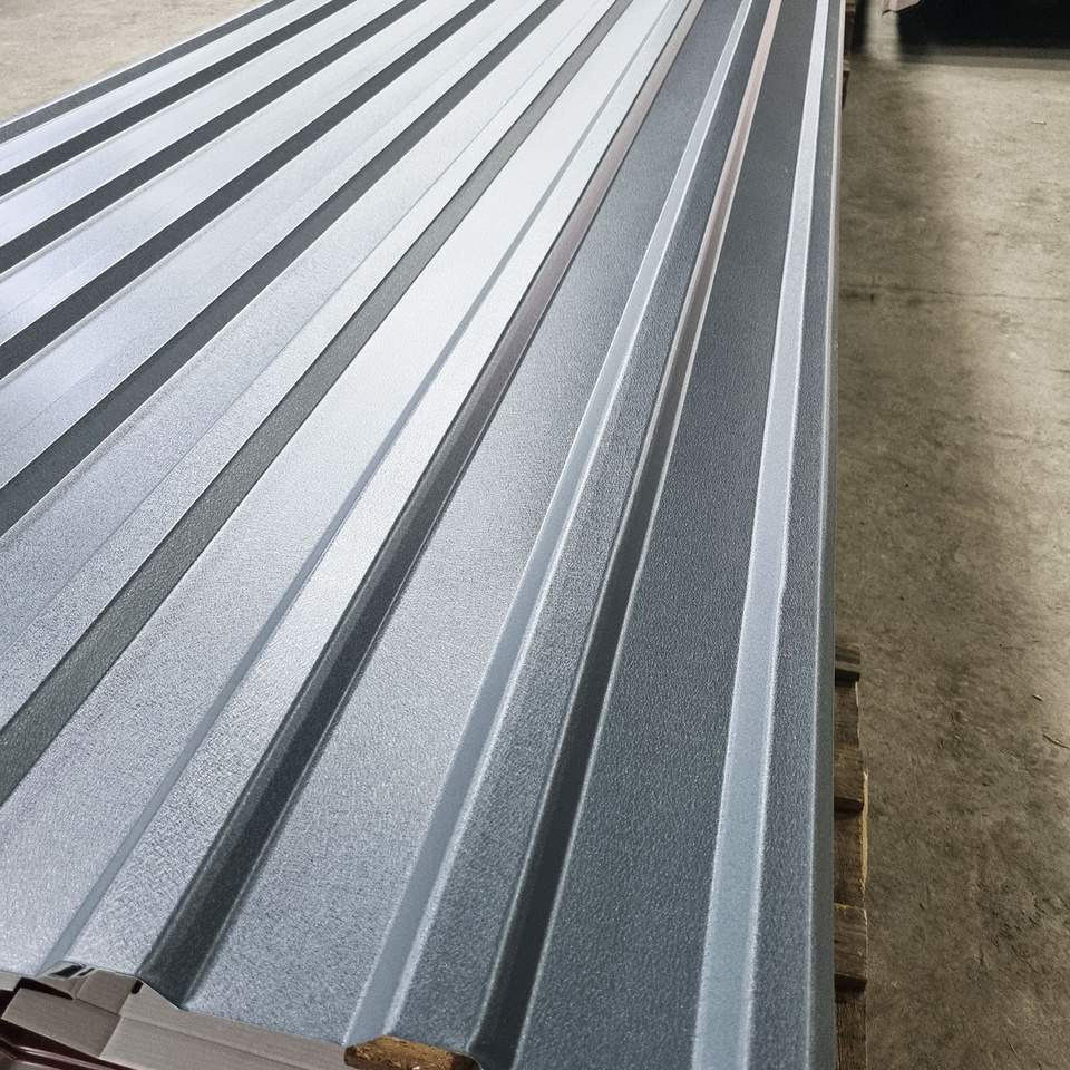 Natúr horganyzott trapézlemez felszerelve