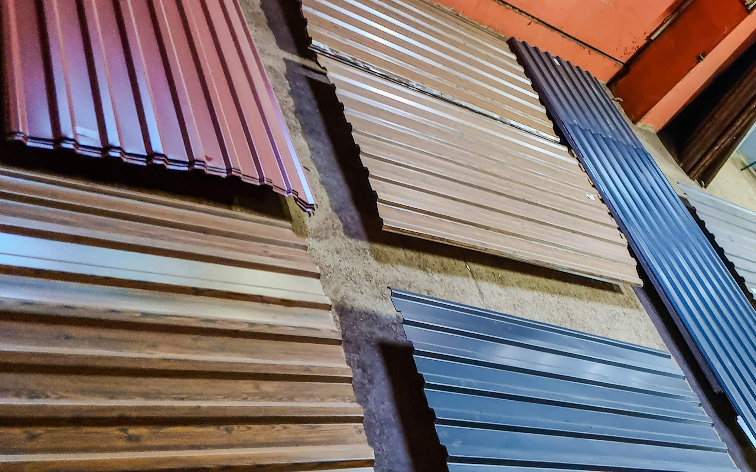 T18 corrugated sheet 0.5 mm thick, in multiple colours - anthracite, red, brown, white, blue