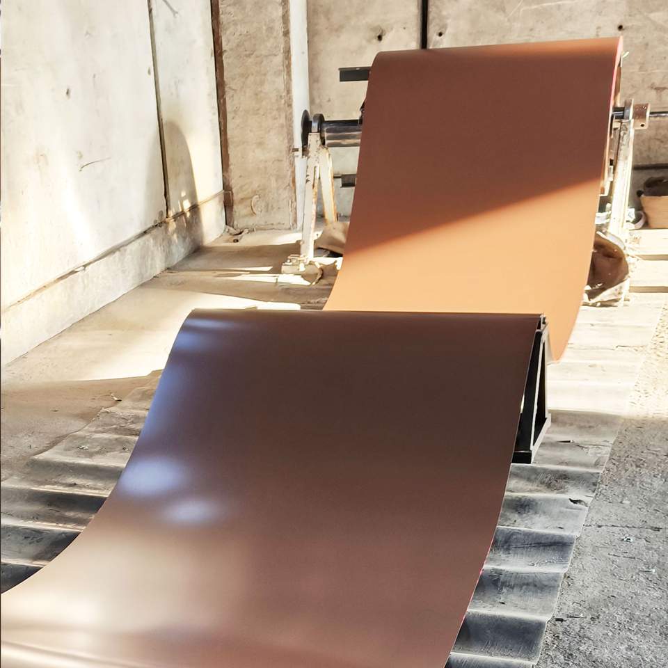 Világosbarna trapézlemez felület közelről