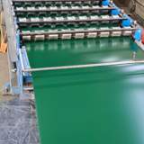 Zöld trapézlemez gyártás gépen