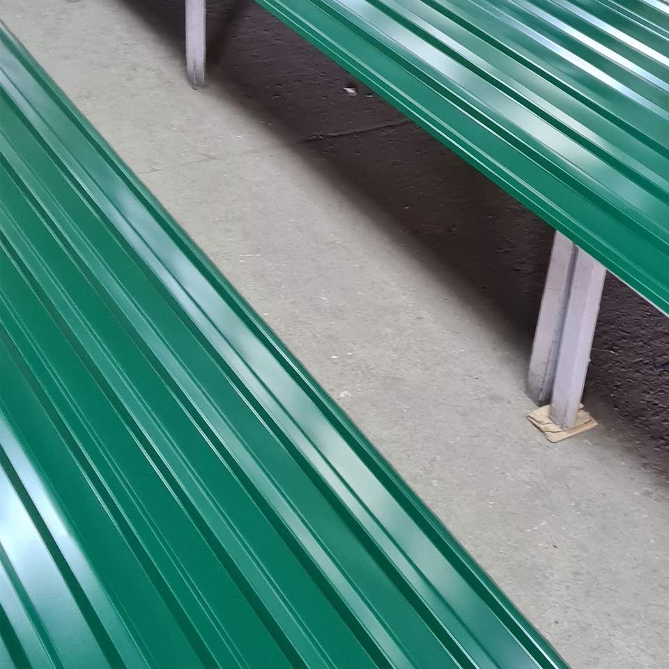 Zöld trapézlemez kész lemezek gyártás után